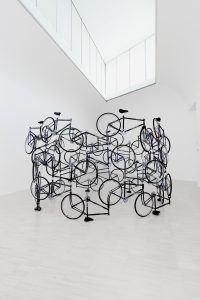 Ai Weiwei, Forever Bicycles, 2003 / 42 Fahrräder / private collection/ Photo: ALBERTINA, Vienna / Lisa Rastl & Reiner Riedler © 2022 Ai Weiwei